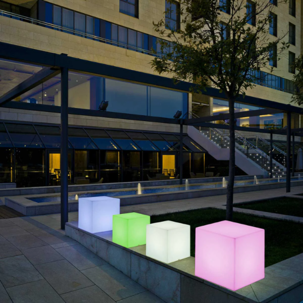 Cubo led CUBY RGB + 6000 kelvin solar y batería 40x40cm - Imagen 5