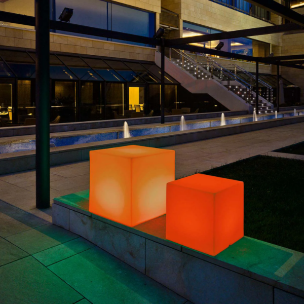 Cubo led CUBY RGB + 6000 kelvin solar y batería 40x40cm - Imagen 12