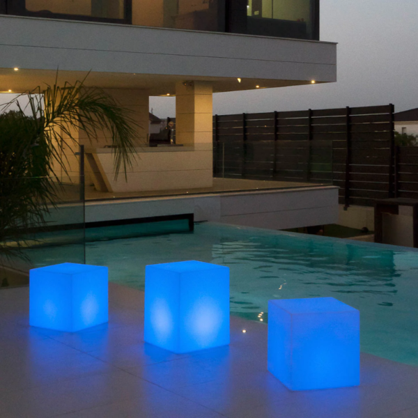 Cubo led CUBY RGB + 6000 kelvin solar y batería 40x40cm - Imagen 8
